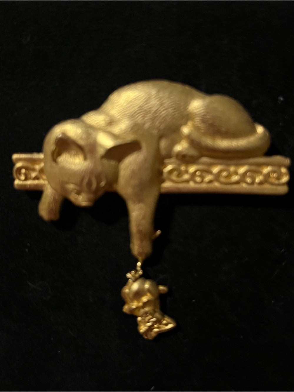 Gold-Tone Cat Brooch Duo – Playful Cat & Fish Pins - Picture 4 of 5